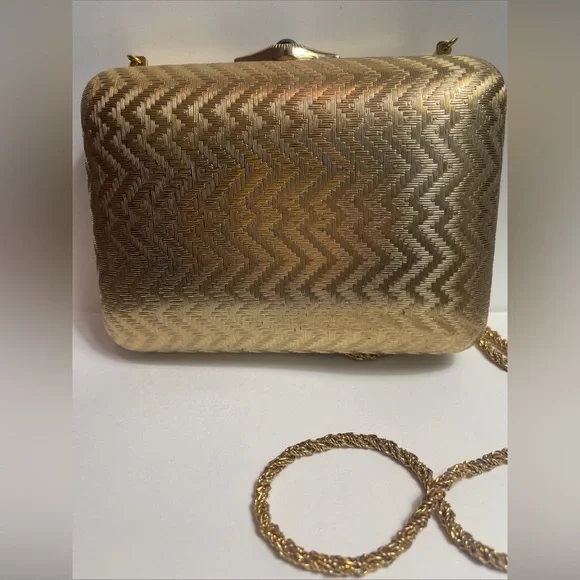 SAKS FIFTH AVENUE VINTAGE WOMENS GOLD METAL CLUTCH / PURSE MADE IN ITALY - Picture 6 of 15